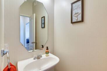 Pet Friendly Pearland Home ~ 21 Mi To Houston!