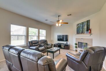 Pet Friendly Pearland Home ~ 21 Mi To Houston!