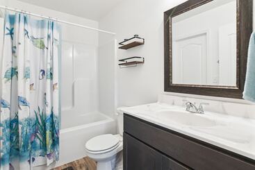 Reeds Spring Home: 4 Mi To Table Rock Lake!