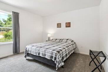 Reeds Spring Home: 4 Mi To Table Rock Lake!