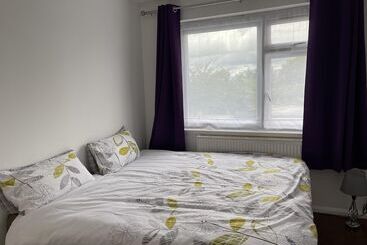 اقامتگاه Immaculate 4 Bed House Near Heathrow Airport