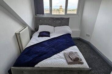 اقامتگاه Remarkable 4 Bed House In Bradford