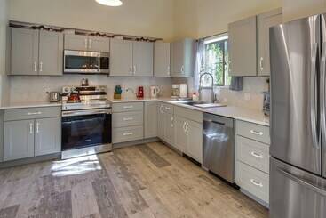 Riverfront Ouray Vacation Home ~ 1 Mi To Downtown!