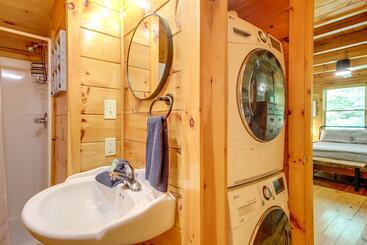 コテージ Sevierville Treetop Cabin: Hot Tub & Covered Deck