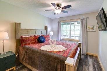 بيت ريفى Sevierville Cabin W/ Private Hot Tub & Fire Pit
