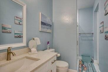 10 Mi To Yacht Club Public Beach: Getaway W/ Pool