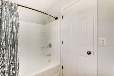 Spacious Atlanta Home ~ 2 Mi To Downtown!