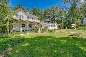Spacious Durham Home W/ Fire Pit & Hot Tub!