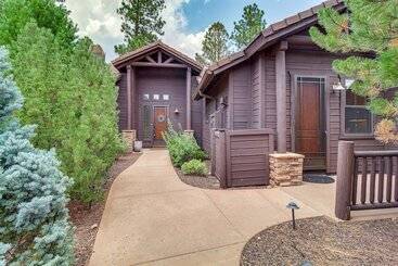 Spacious Torreon Cabin W/ Deck & Gas Grill!