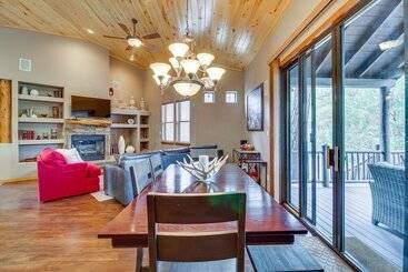 Spacious Torreon Cabin W/ Deck & Gas Grill!