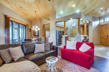 Spacious Torreon Cabin W/ Deck & Gas Grill!