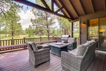 Spacious Torreon Cabin W/ Deck & Gas Grill!