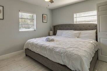 Tampa Home W/ Patio   1 Mi To Busch Gardens!