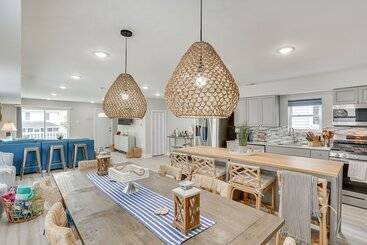 Wildwood Home W/ Deck   Walk To Beach + Boardwalk!