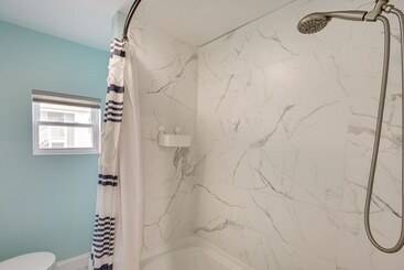 Wildwood Home W/ Deck   Walk To Beach + Boardwalk!