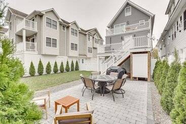 Wildwood Home W/ Deck   Walk To Beach + Boardwalk!