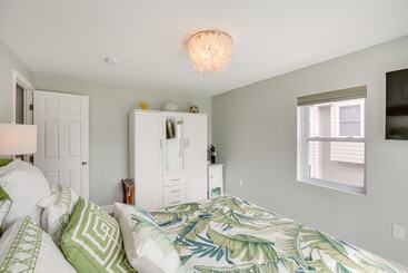 Wildwood Home W/ Deck   Walk To Beach + Boardwalk!