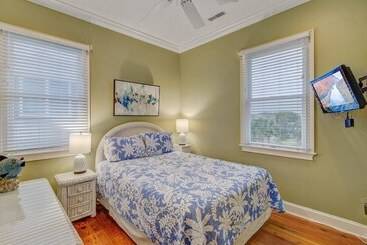 502 Ocean Blvd By Avantstay Beach Front Home W/ Pool & Ocean Views!