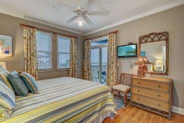 502 Ocean Blvd By Avantstay Beach Front Home W/ Pool & Ocean Views!