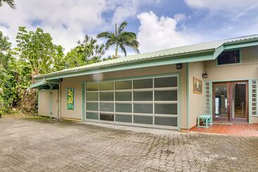 Hilo Home W/ Private Deck + Stunning Ocean Views!