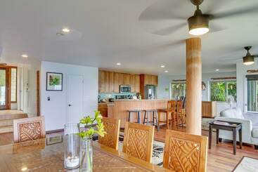 Hilo Home W/ Private Deck + Stunning Ocean Views!