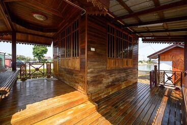 호텔 Beung Sampathuan Nakornchaisri Resort