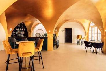 هتل Estefania Boutique Suites