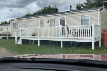 هتل Lovely 4 Bed Lodge In Great Yarmouth
