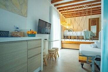 هتل Moona Hostal Altea