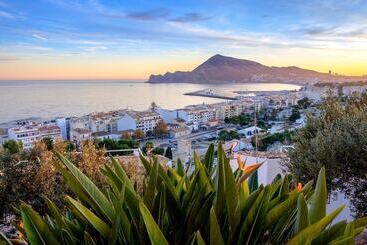 هتل Moona Hostal Altea