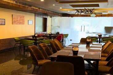 هتل Runway Inn