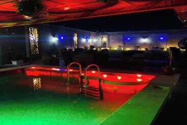 هتل Runway Inn