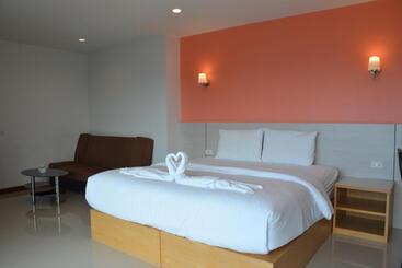 هتل The Base Hua Hin