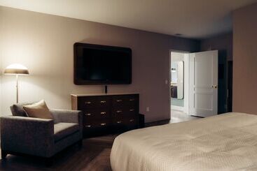 The Olive Ann Hotel, Grand Forks, A Tribute Portfolio