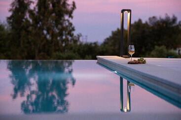پانسیون Reveli Suites