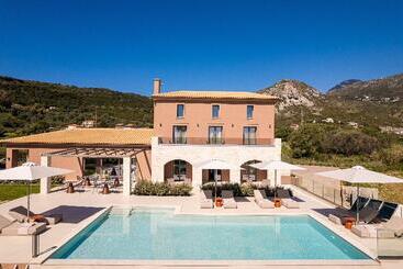Reveli Suites - Katelios