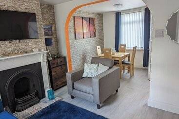 اقامتگاه Fantastic Location To Ebrington Sq And City Centre