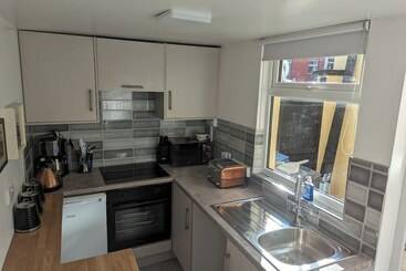 اقامتگاه Fantastic Location To Ebrington Sq And City Centre