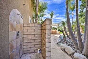 Stunning Carlsbad Gem W/ Fire Pit & Hot Tub!