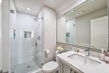 Stunning Carlsbad Gem W/ Fire Pit & Hot Tub!