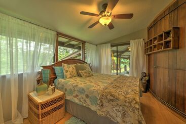بيت ريفى Tropical Cabana W/ Deck, Hot Tub & Lush Scenery!