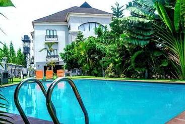 Begonia Hotel Ltd