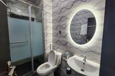 Buddiez Hotel & Resort