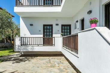 מלון דירות Eleon Suites Afytos