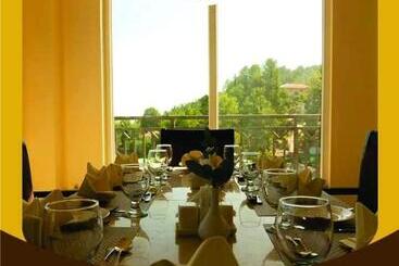 Faletti S Grand Hotel Murree