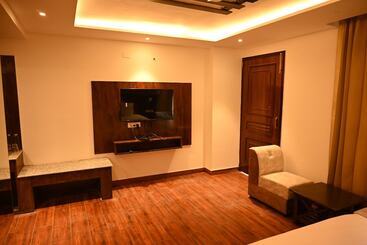 هتل Aamod Suites   Dalhousie