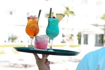 هتل Adamas Resort &