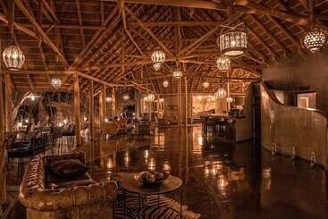 هتل Etosha Oberland Lodge