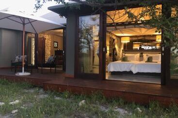 هتل Etosha Oberland Lodge