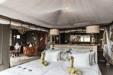 هتل Etosha Oberland Lodge